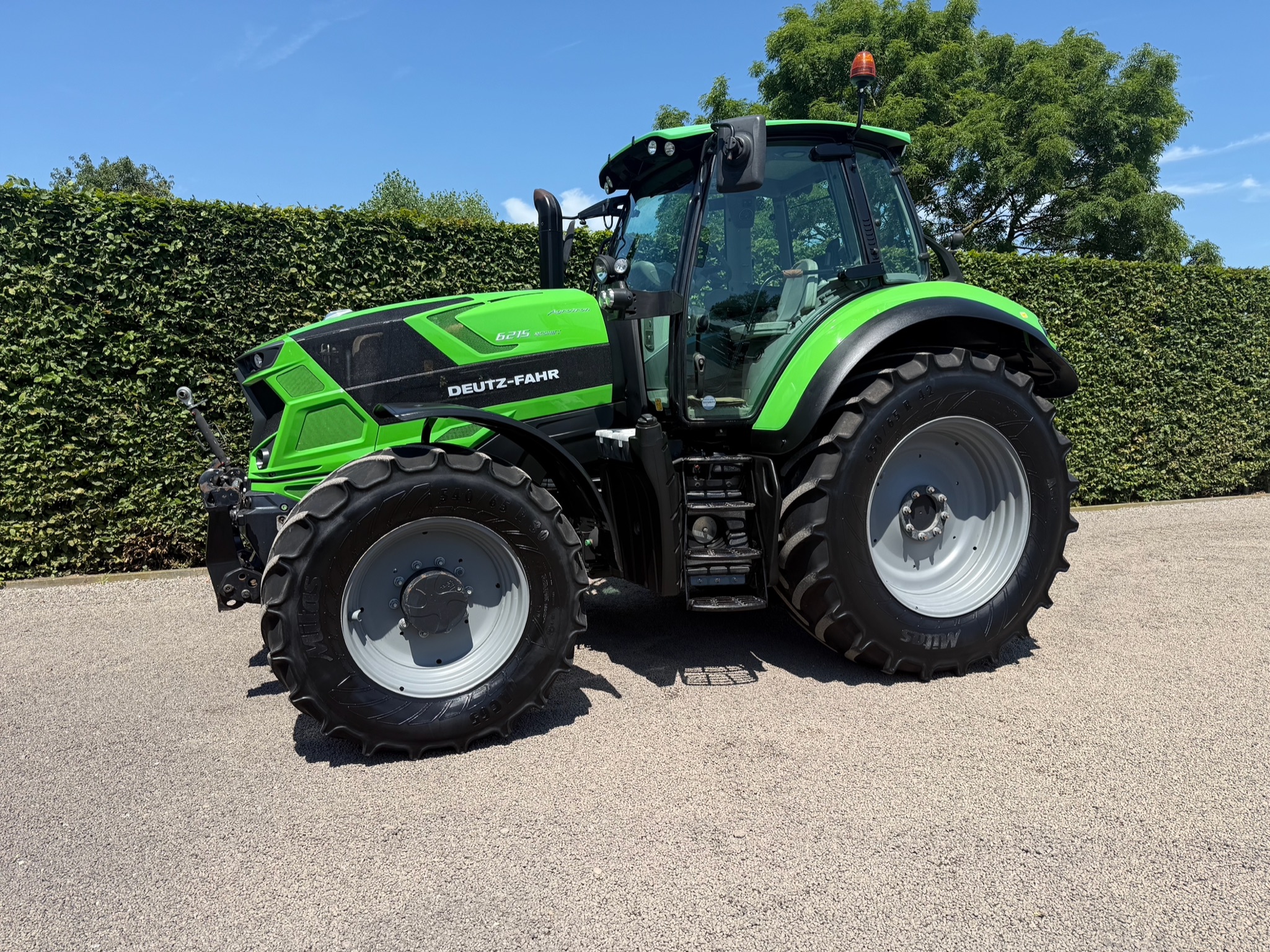 Deutz Fahr Agrotron 6215 IMG