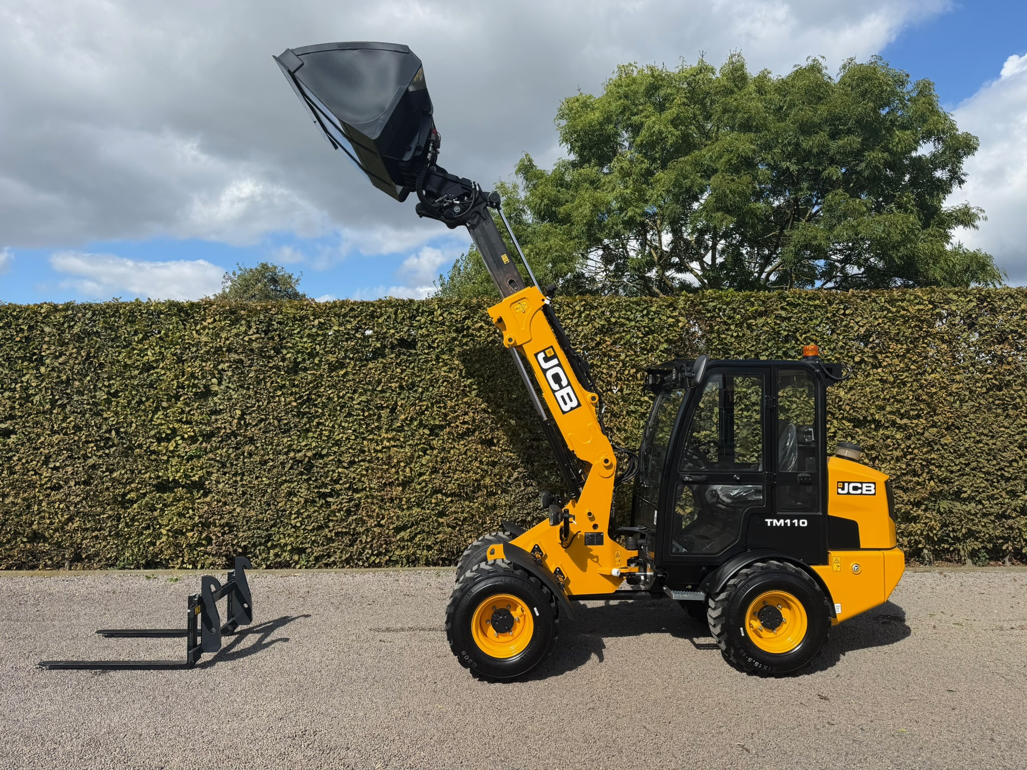 Kniklader JCB telescoop TM110 IMG