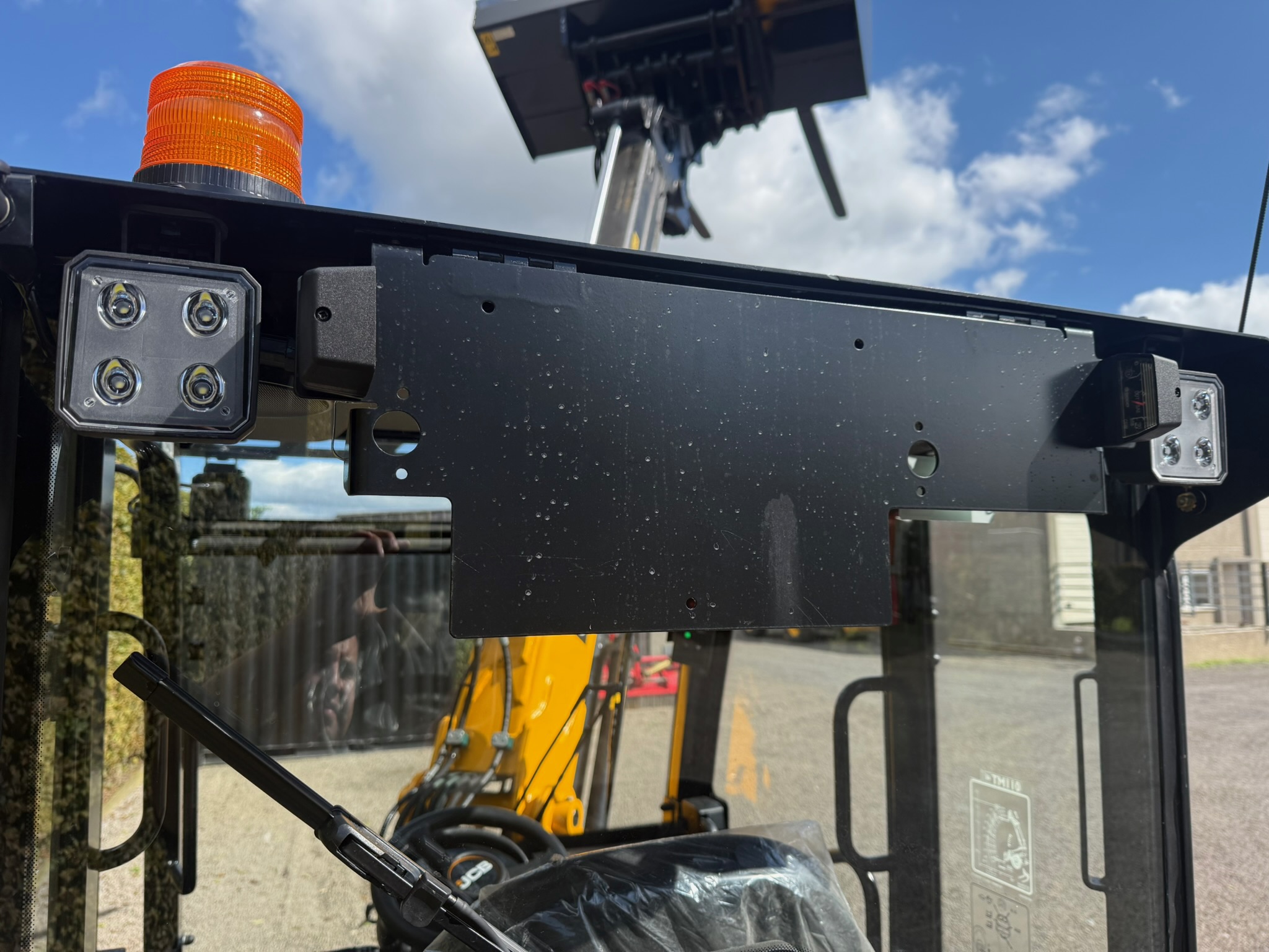 Kniklader JCB telescoop TM110 IMG